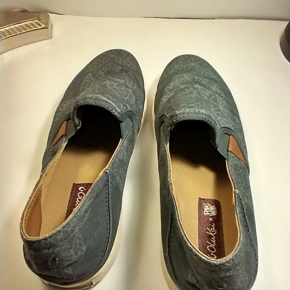 Olukai Pehuea Pow! Wow! Leaf Print Slip On Shoes Women's sz 9.